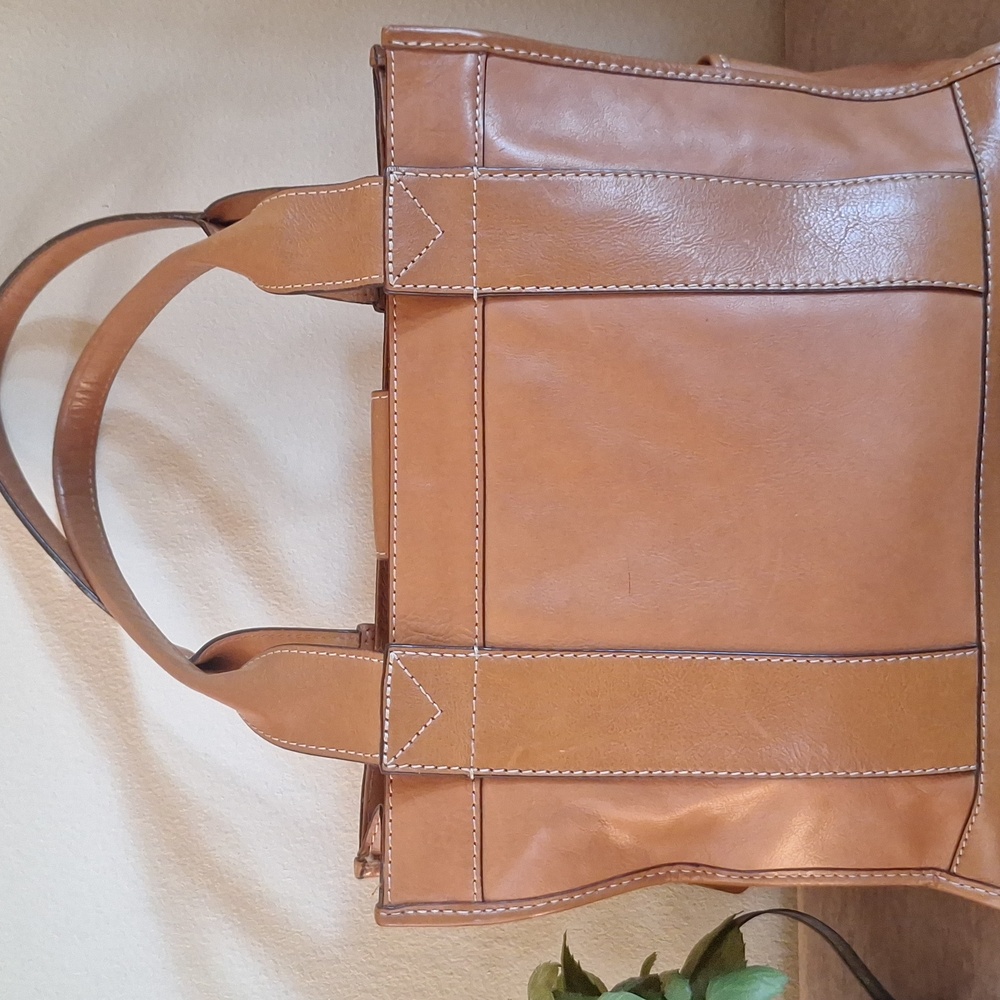 MICHAEL Michael Kors Tan Leather Tote with Structured Design - Picture 4 of 16